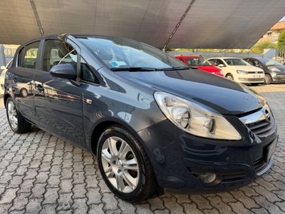 Opel Corsa 1.2 5 porte Cosmo (4)