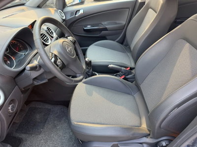 Opel Corsa 1.2 5 porte Cosmo (5)