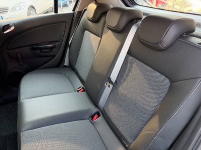 Opel Corsa 1.2 5 porte Cosmo (8)