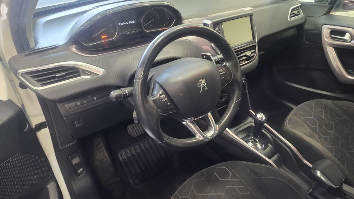 Peugeot 2008 e-HDi 92 CV Stop&Start robotizzato Allure (12)