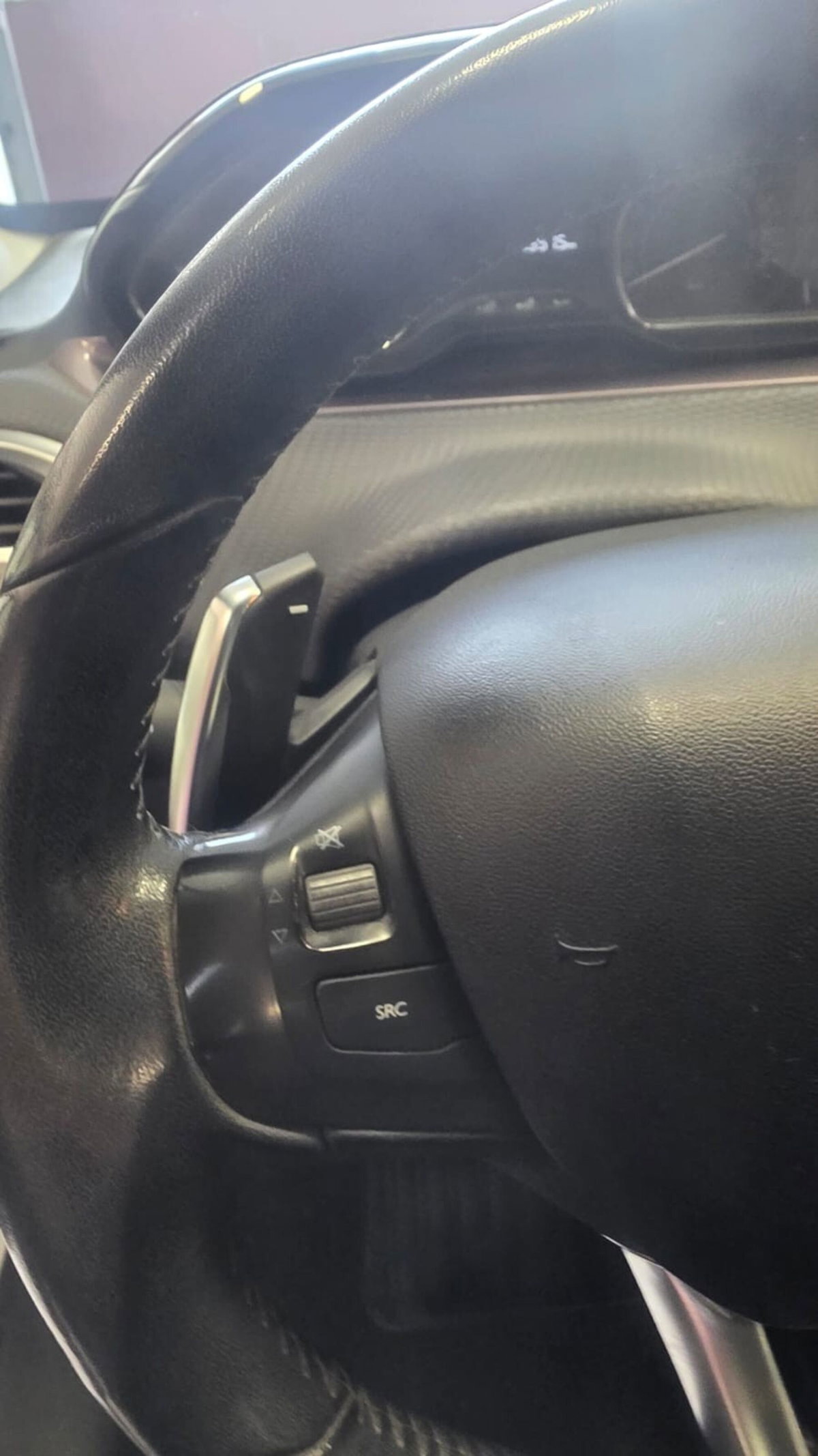 Peugeot 2008 e-HDi 92 CV Stop&Start robotizzato Allure (15)