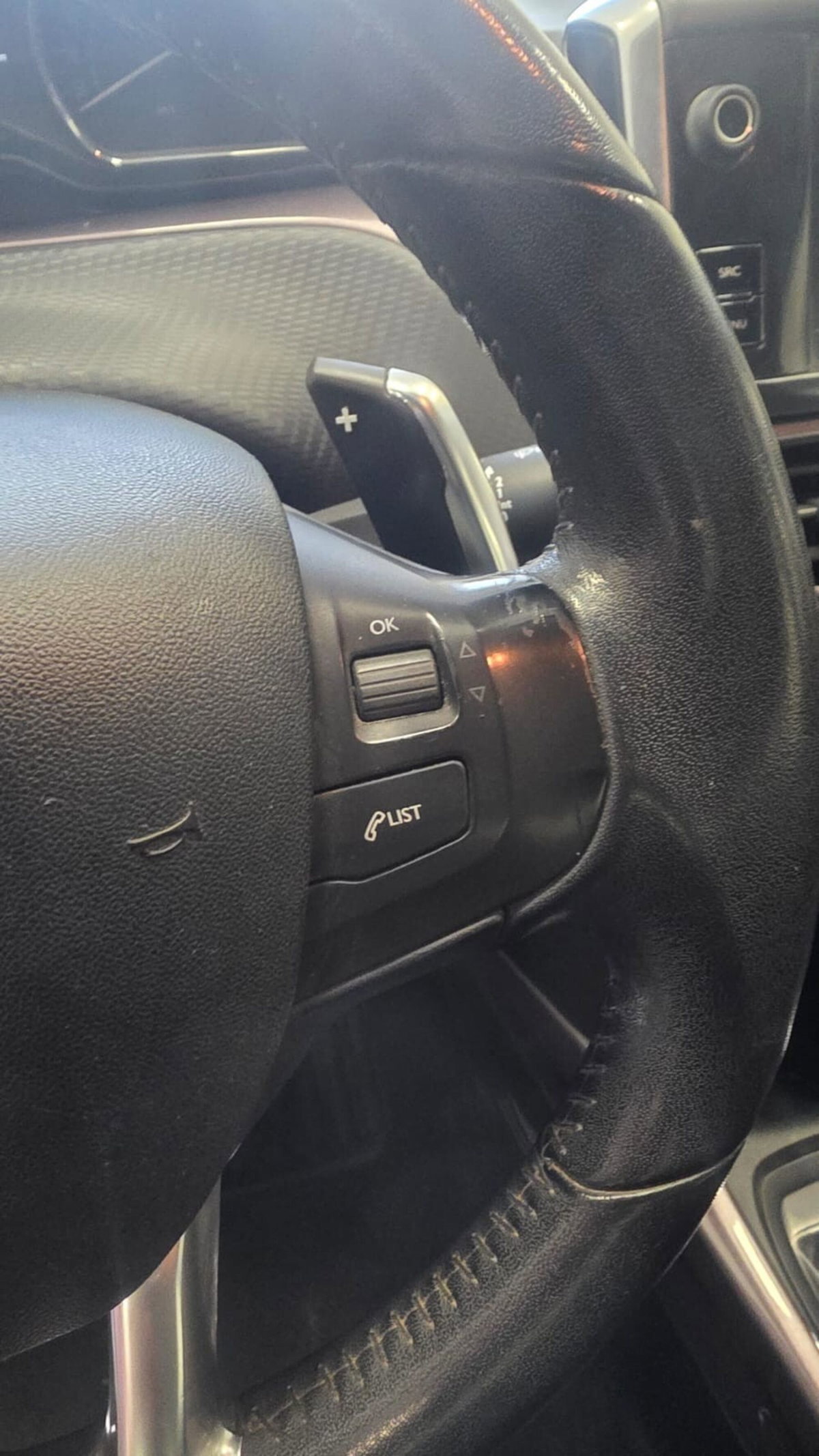 Peugeot 2008 e-HDi 92 CV Stop&Start robotizzato Allure (16)