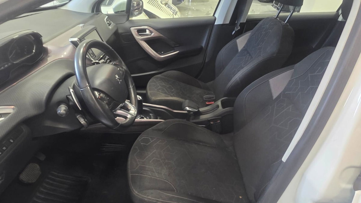 Peugeot 2008 e-HDi 92 CV Stop&Start robotizzato Allure (18)