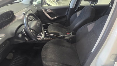 Peugeot 2008 e-HDi 92 CV Stop&Start robotizzato Allure (18)