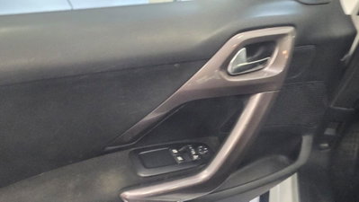 Peugeot 2008 e-HDi 92 CV Stop&Start robotizzato Allure (19)