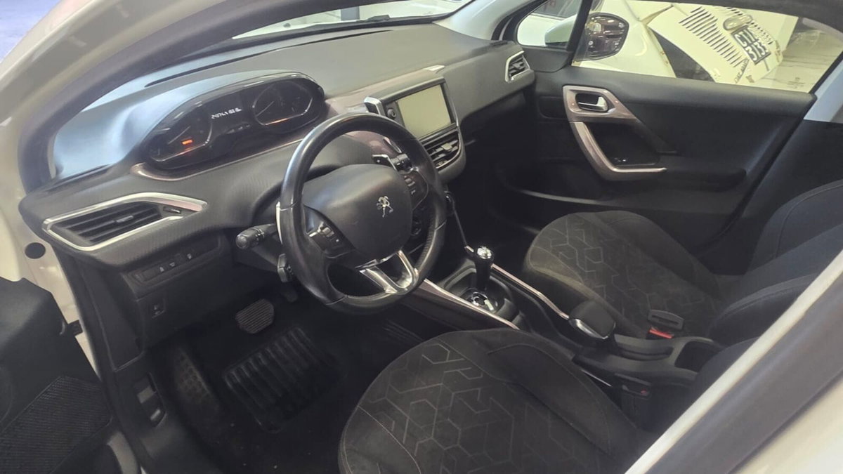 Peugeot 2008 e-HDi 92 CV Stop&Start robotizzato Allure (20)