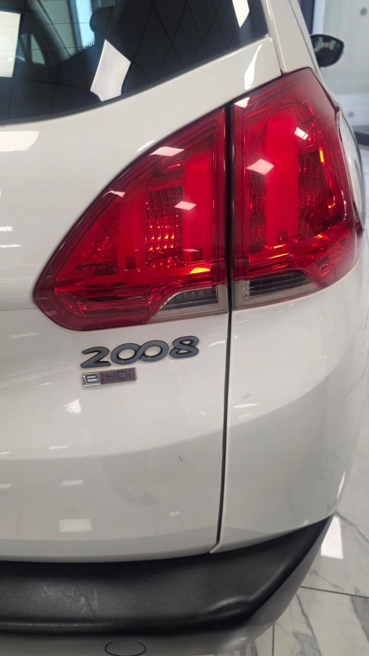 Peugeot 2008 e-HDi 92 CV Stop&Start robotizzato Allure (7)