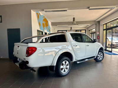 Mitsubishi L200 2.4 DI-D/154CV Club Cab Inform (2)