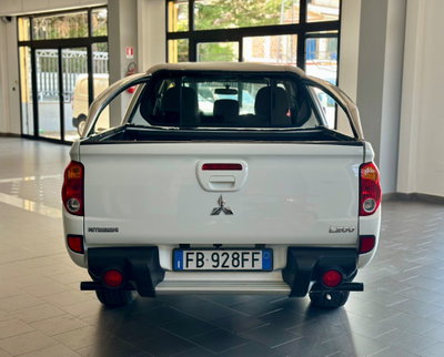 Mitsubishi L200 2.4 DI-D/154CV Club Cab Inform (4)