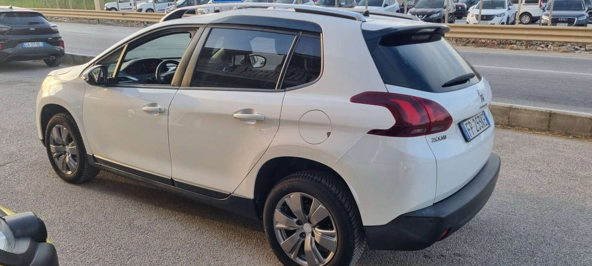 Peugeot 2008 100 Active (2)