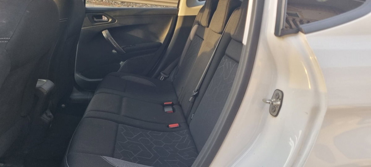 Peugeot 2008 100 Active (3)