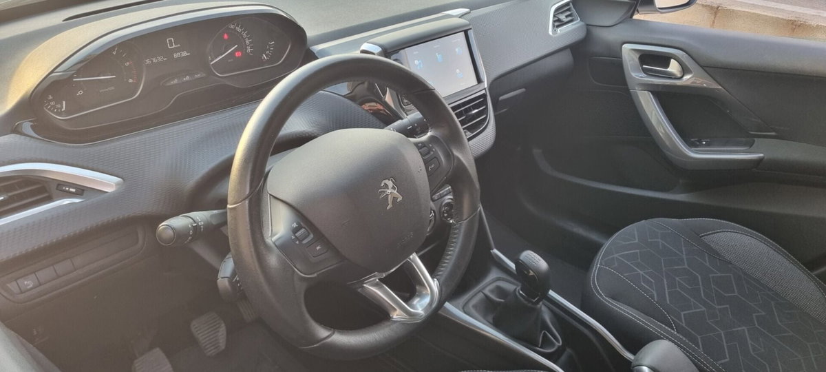 Peugeot 2008 100 Active (5)