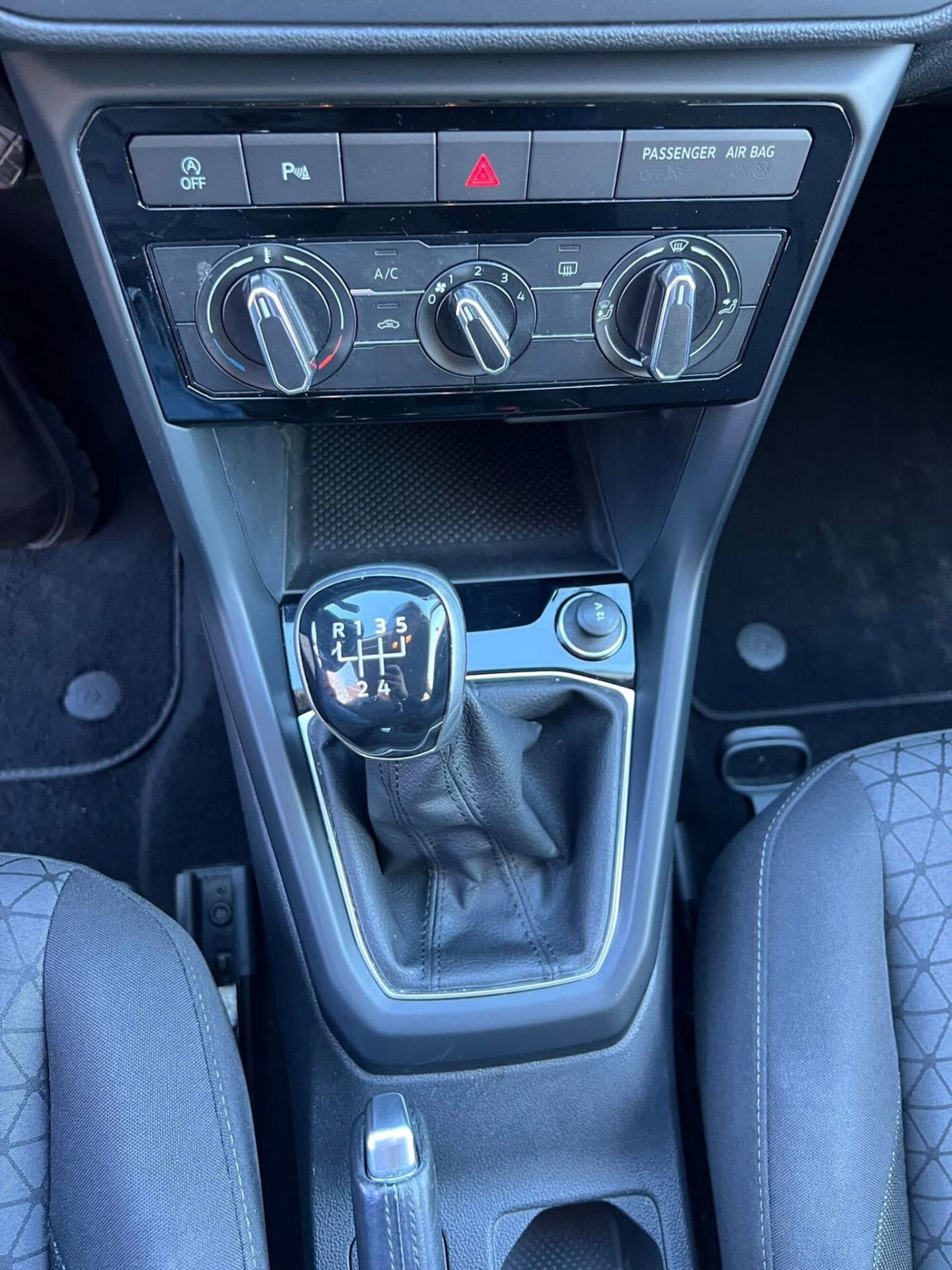 Volkswagen T-Cross 1.0 TSI Style BMT (10)
