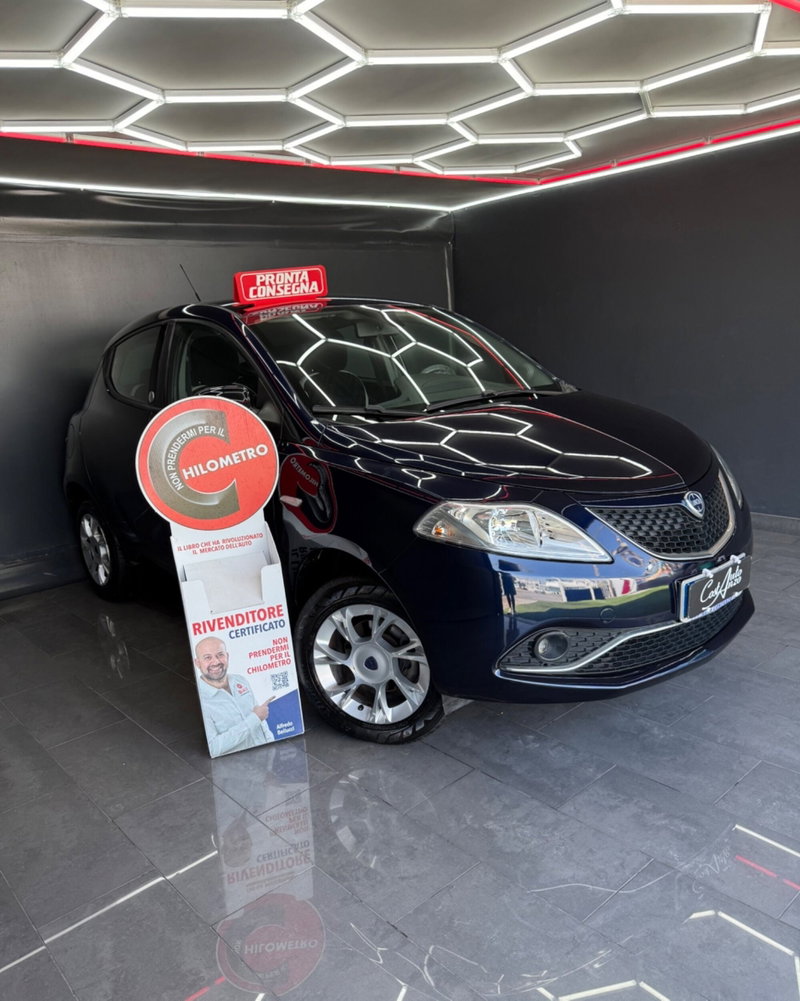 Lancia Ypsilon 0.9 TwinAir 85 CV 5 porte Metano Ecochic Platinum