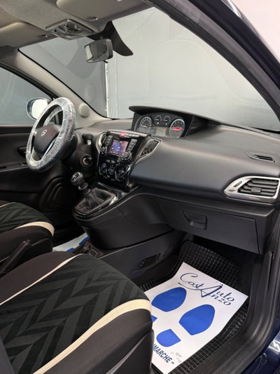 Lancia Ypsilon 0.9 TwinAir 85 CV 5 porte Metano Ecochic Platinum (10)