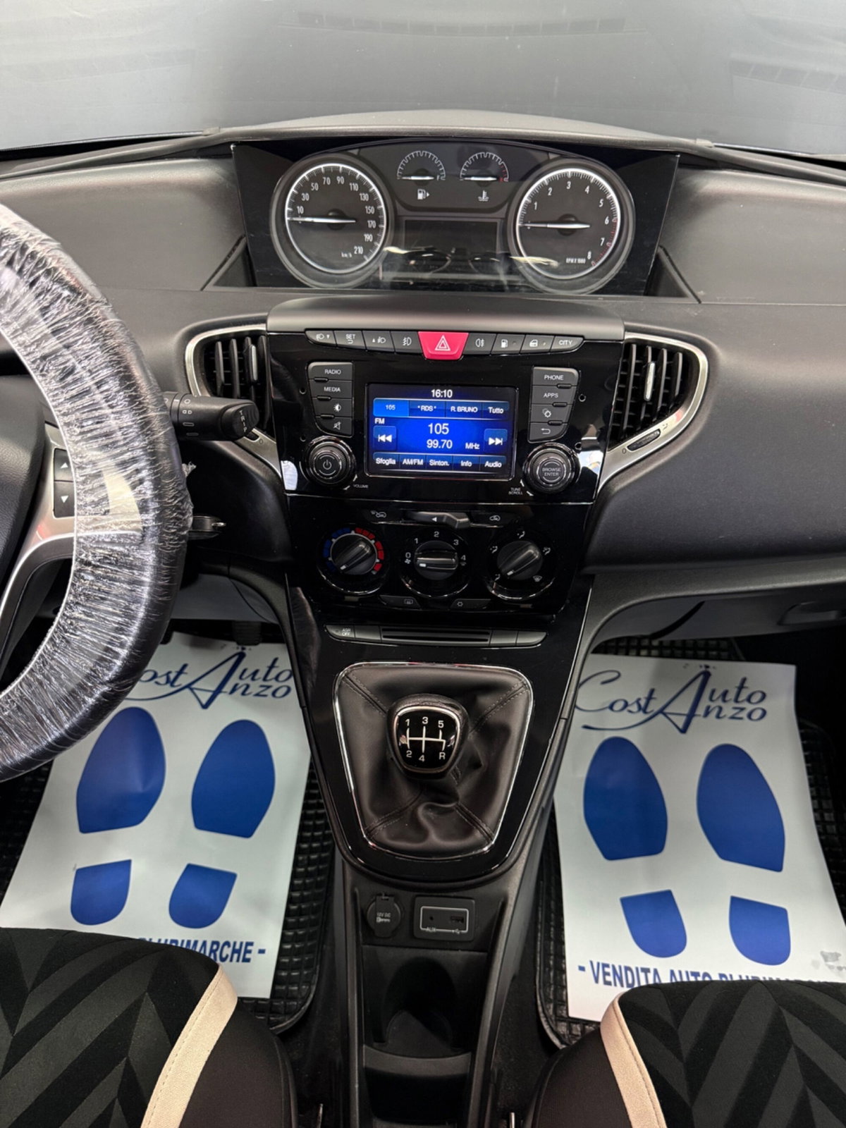 Lancia Ypsilon 0.9 TwinAir 85 CV 5 porte Metano Ecochic Platinum (12)