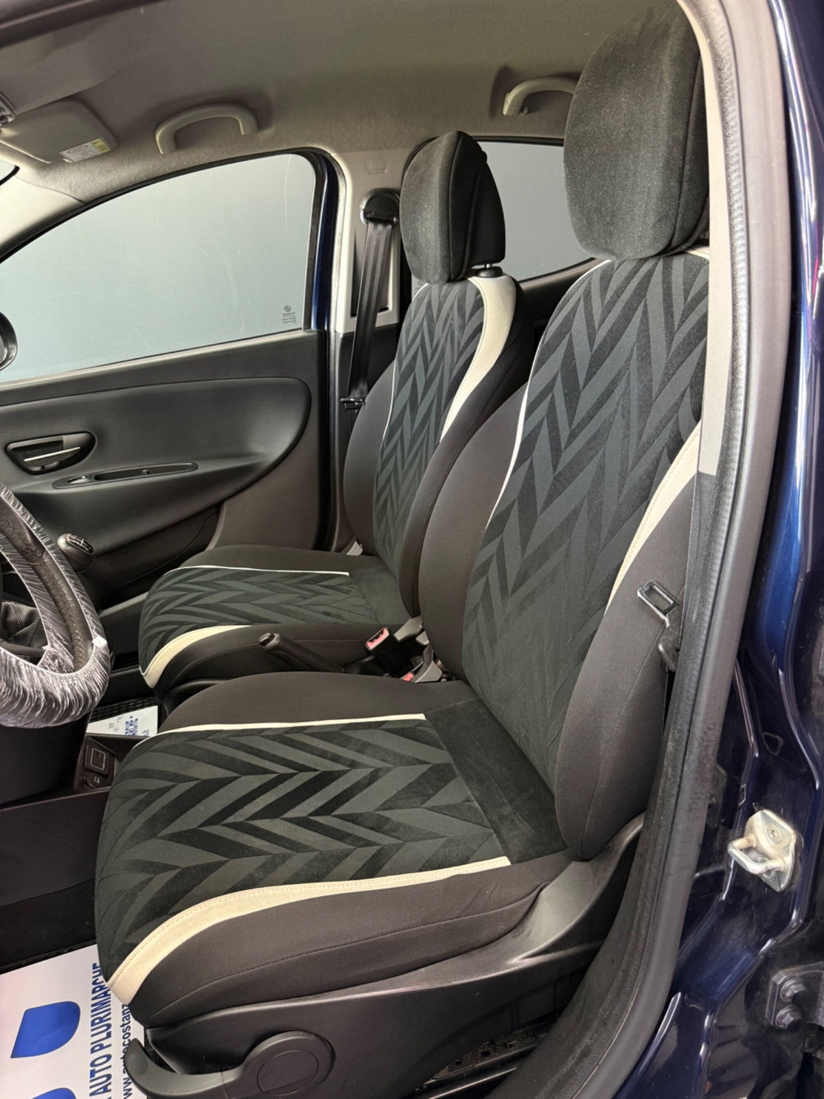 Lancia Ypsilon 0.9 TwinAir 85 CV 5 porte Metano Ecochic Platinum (13)