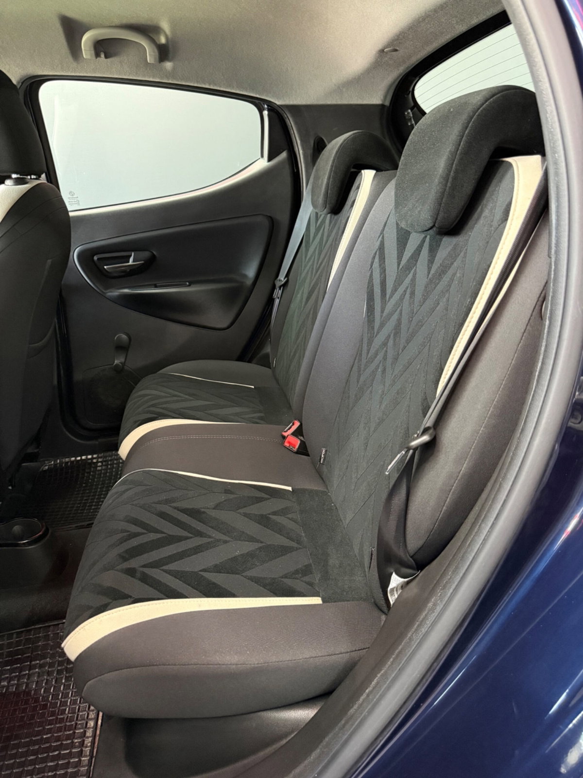 Lancia Ypsilon 0.9 TwinAir 85 CV 5 porte Metano Ecochic Platinum (16)