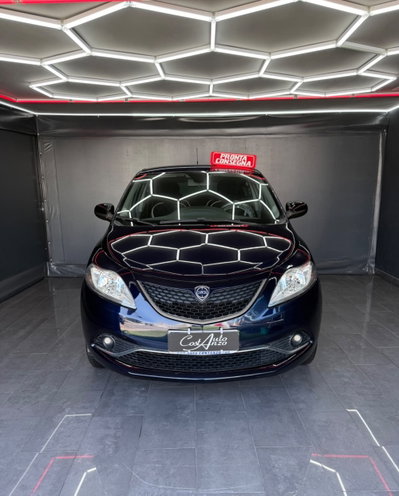Lancia Ypsilon 0.9 TwinAir 85 CV 5 porte Metano Ecochic Platinum (3)