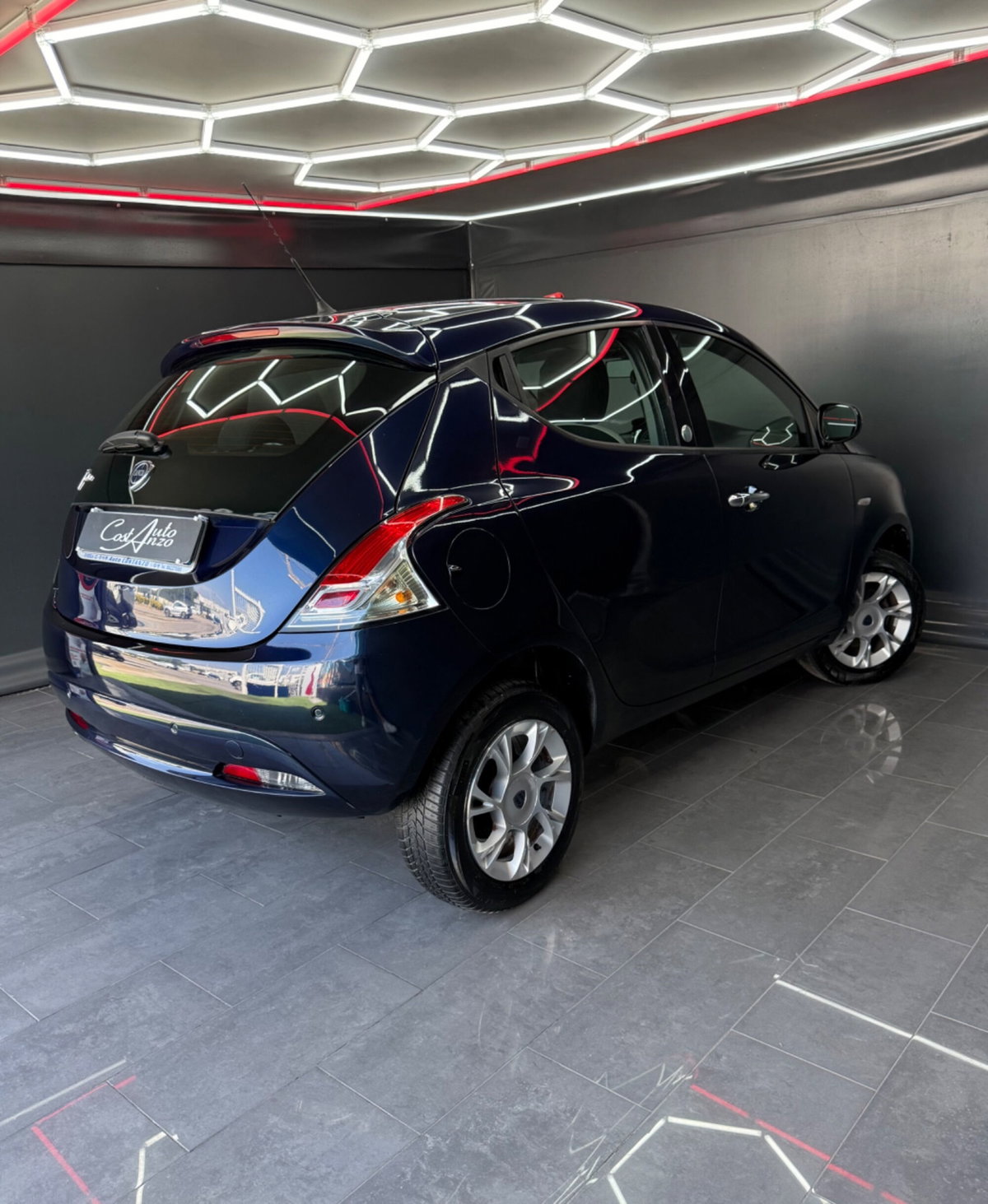 Lancia Ypsilon 0.9 TwinAir 85 CV 5 porte Metano Ecochic Platinum (7)