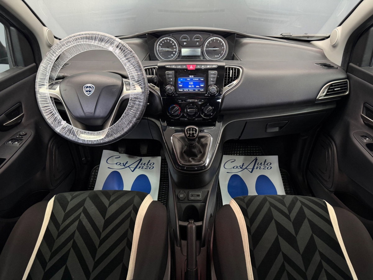 Lancia Ypsilon 0.9 TwinAir 85 CV 5 porte Metano Ecochic Platinum (9)
