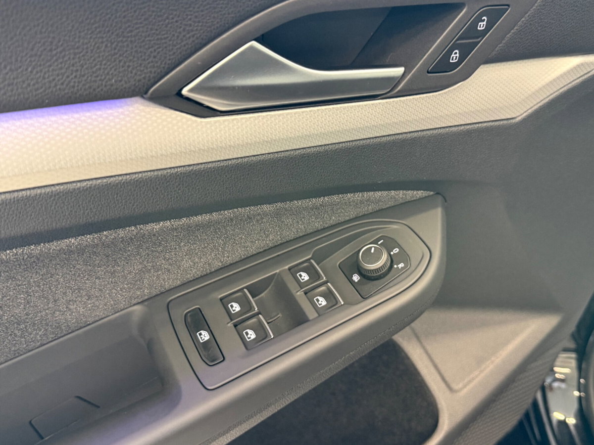Volkswagen Golf 1.0 TSI EVO Life (12)