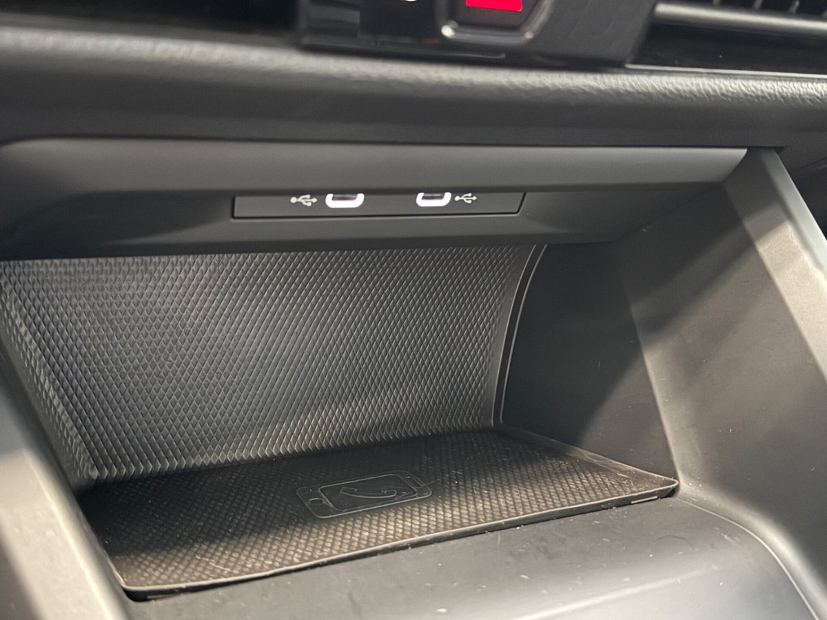 Volkswagen Golf 1.0 TSI EVO Life (16)