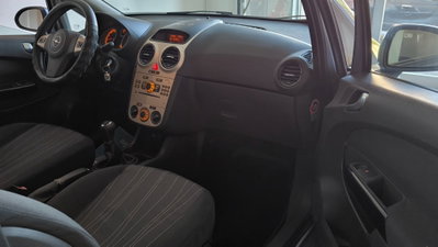 Opel Corsa 1.2 3 porte Sport (15)