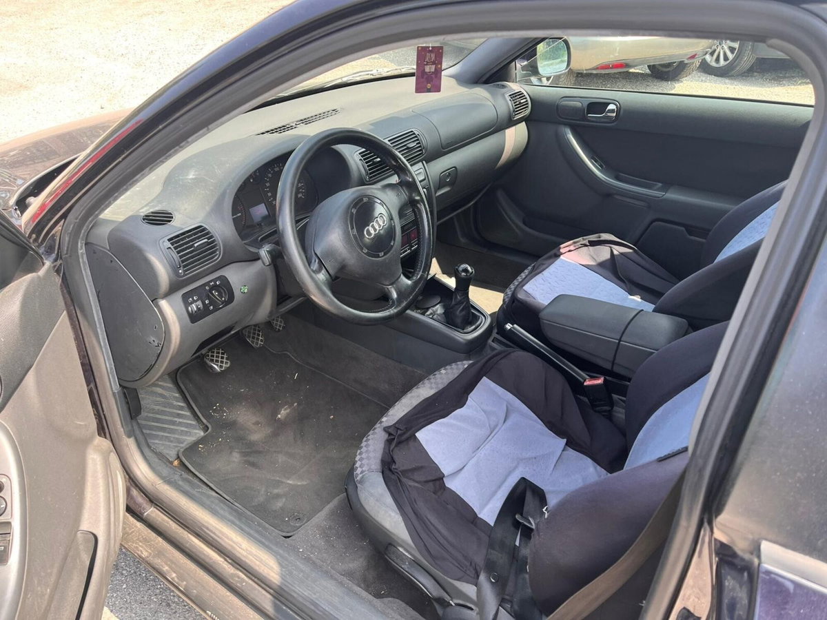 Audi A3 1.9 TDI/110 CV cat 3p. Ambition (11)