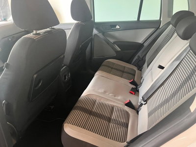Volkswagen Tiguan 2.0 TDI DPF 4MOTION DSG Sport & Style (13)