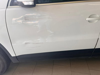 Volkswagen Tiguan 2.0 TDI DPF 4MOTION DSG Sport & Style (6)