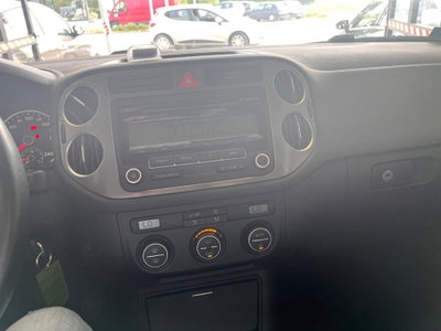 Volkswagen Tiguan 2.0 TDI DPF 4MOTION DSG Sport & Style (9)