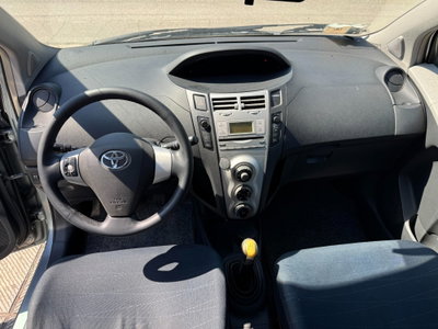 Toyota Yaris 1.D-4D 5 porte Sol (10)
