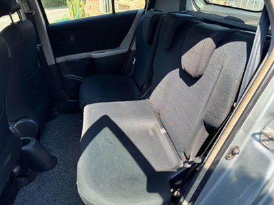 Toyota Yaris 1.D-4D 5 porte Sol (11)