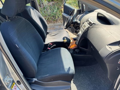 Toyota Yaris 1.D-4D 5 porte Sol (12)