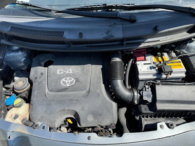 Toyota Yaris 1.D-4D 5 porte Sol (16)