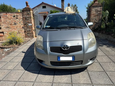Toyota Yaris 1.D-4D 5 porte Sol (3)