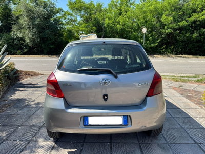 Toyota Yaris 1.D-4D 5 porte Sol (6)