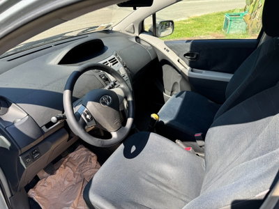Toyota Yaris 1.D-4D 5 porte Sol (8)