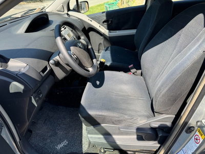 Toyota Yaris 1.D-4D 5 porte Sol (9)