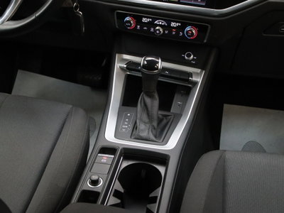 Audi Q3 Sportback 35 TDI quattro S tronic S line edition (13)