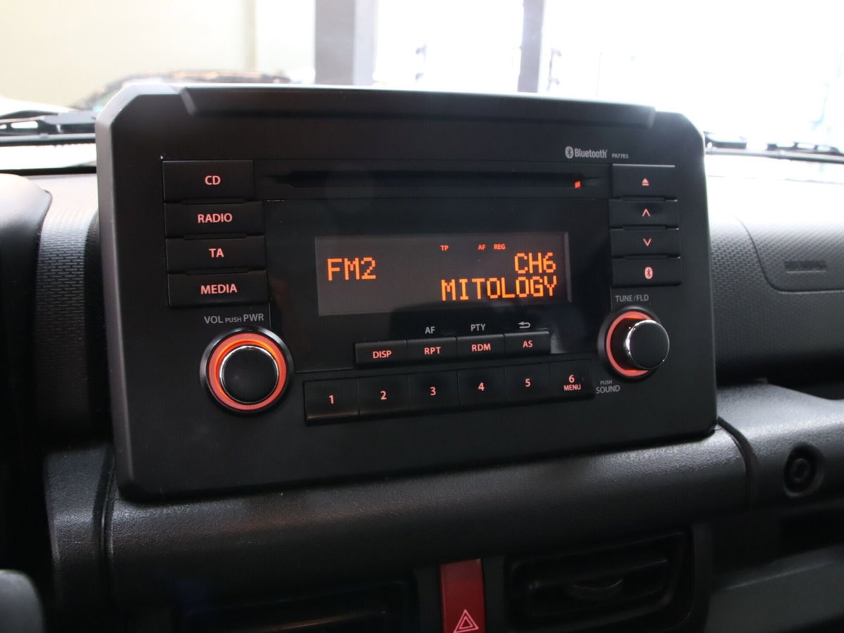 Suzuki Jimny 1.5 5MT Top (13)