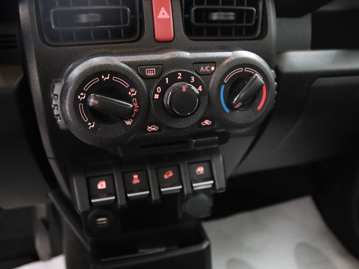 Suzuki Jimny 1.5 5MT Top (14)