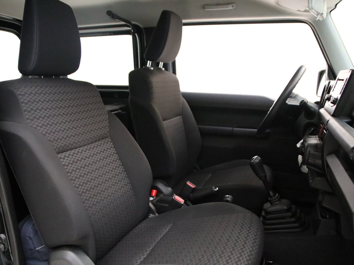 Suzuki Jimny 1.5 5MT Top (15)