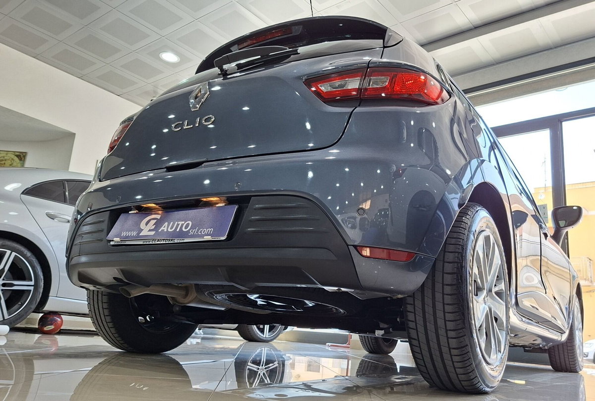 Renault Clio dCi 8V 75 CV 5 porte Moschino Zen (10)
