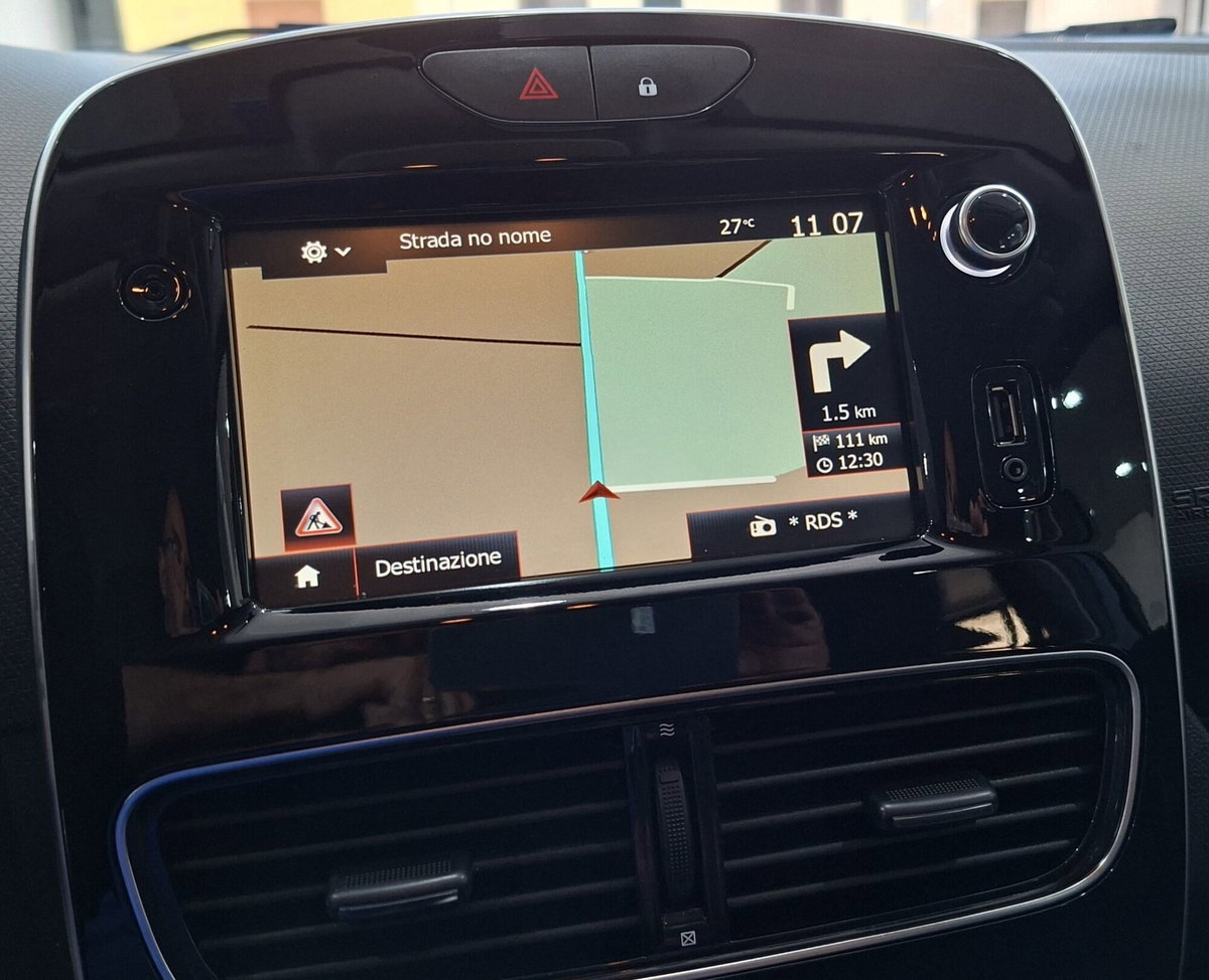 Renault Clio dCi 8V 75 CV 5 porte Moschino Zen (14)