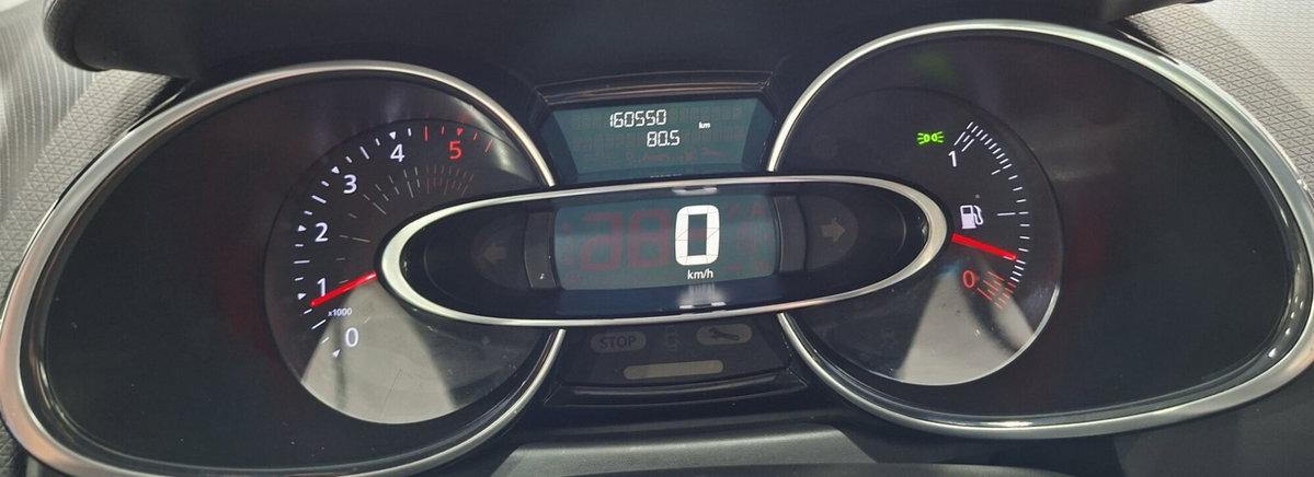 Renault Clio dCi 8V 75 CV 5 porte Moschino Zen (15)