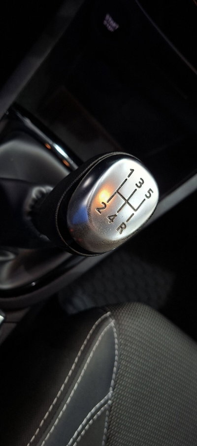 Renault Clio dCi 8V 75 CV 5 porte Moschino Zen (16)
