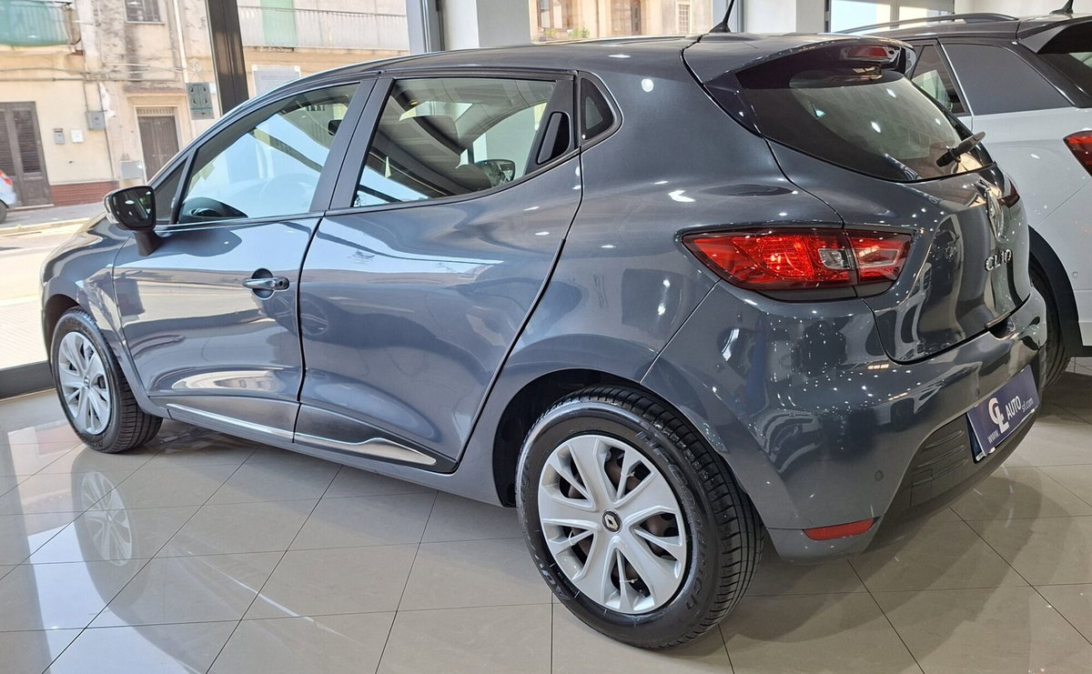 Renault Clio dCi 8V 75 CV 5 porte Moschino Zen (3)