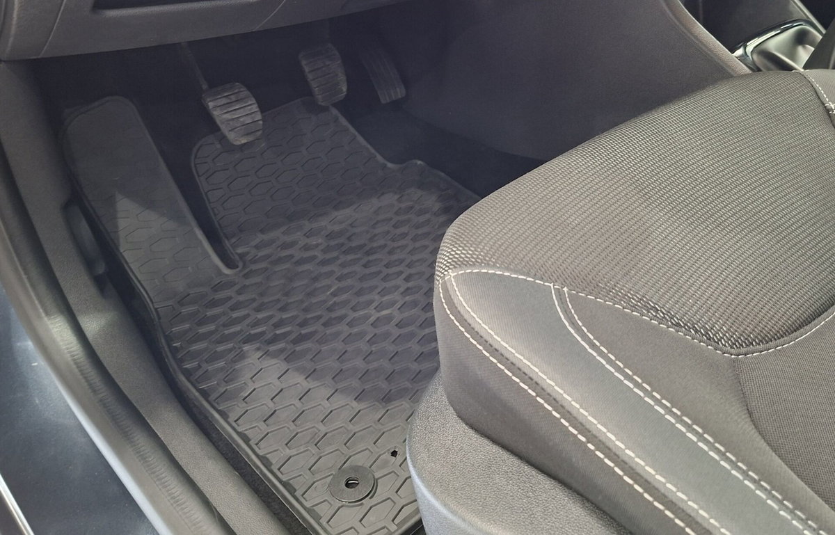 Renault Clio dCi 8V 75 CV 5 porte Moschino Zen (20)